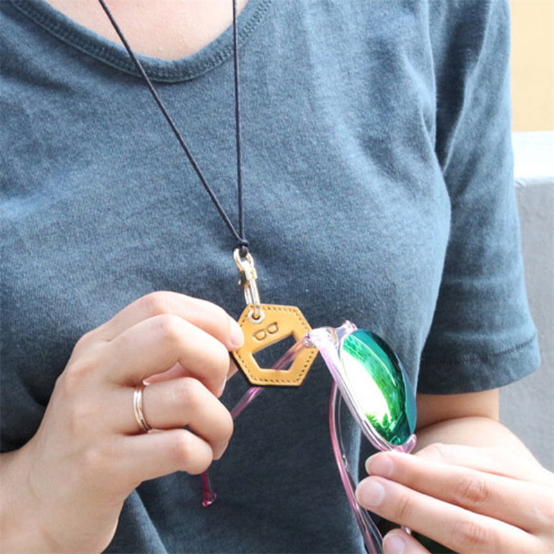 メガネストラップ マイクロファイバーレザー ネックポータブル - Sunglass Retainer Cord のレビューと価格